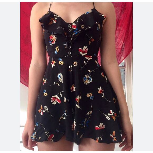 Kimchi Blue Urban Outfitters Floral Printed Romper Dress black floral print SZ 2 - Picture 1 of 12